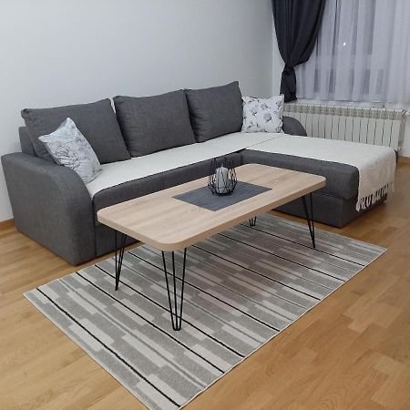 Apartman Viaggio Sremska Mitrovica Esterno foto