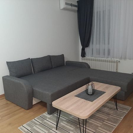 Apartman Viaggio Sremska Mitrovica Esterno foto