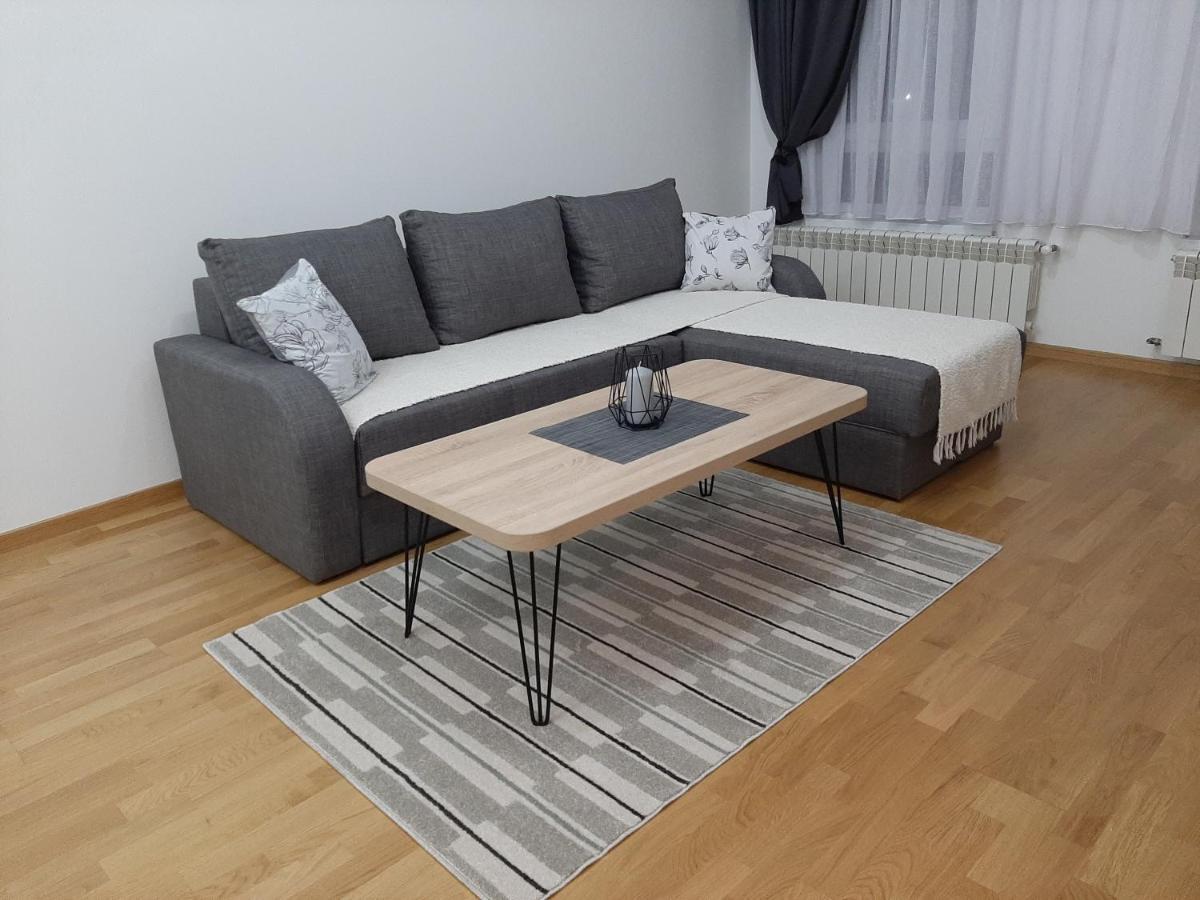 Apartman Viaggio Sremska Mitrovica Esterno foto