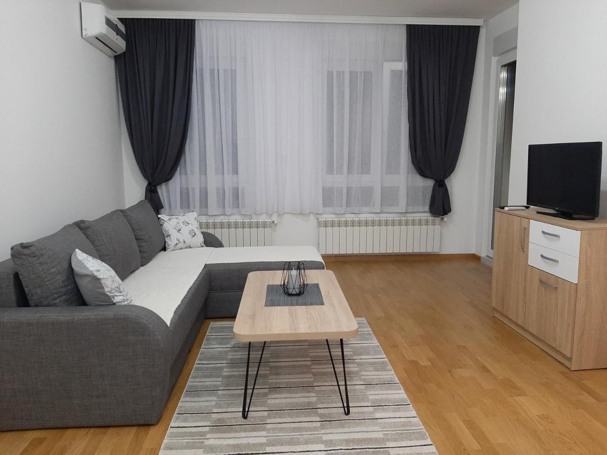 Apartman Viaggio Sremska Mitrovica Esterno foto