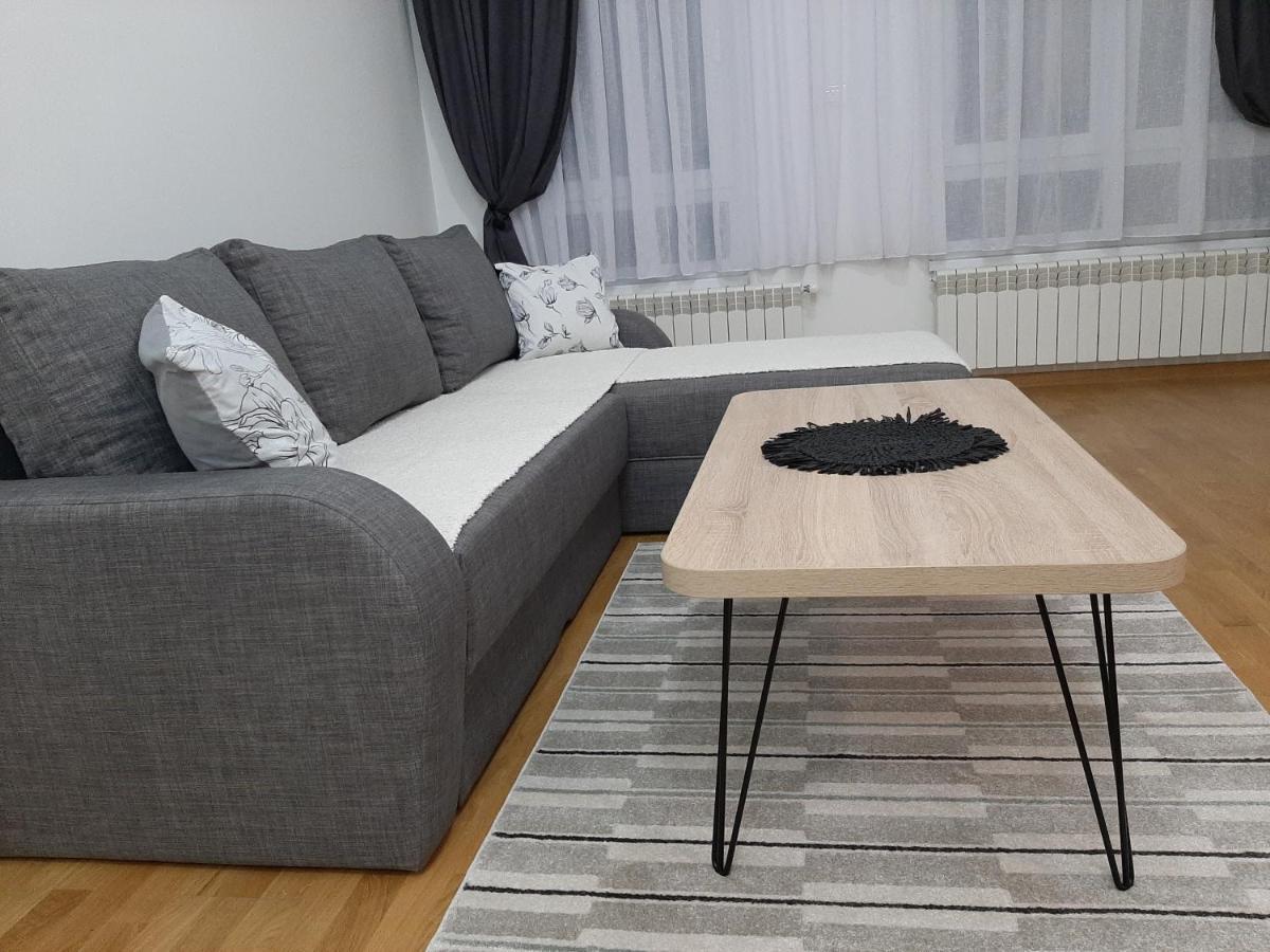 Apartman Viaggio Sremska Mitrovica Esterno foto