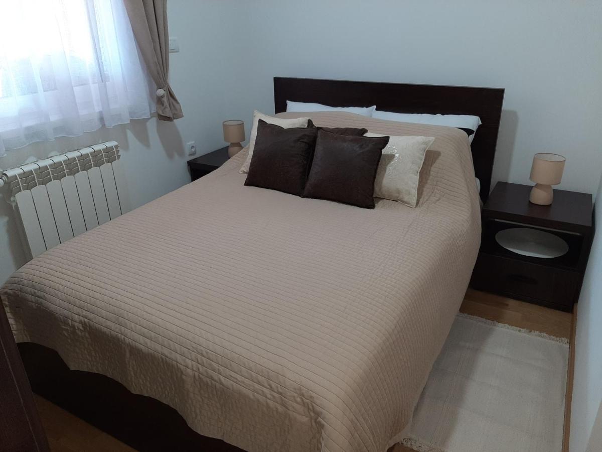 Apartman Viaggio Sremska Mitrovica Esterno foto